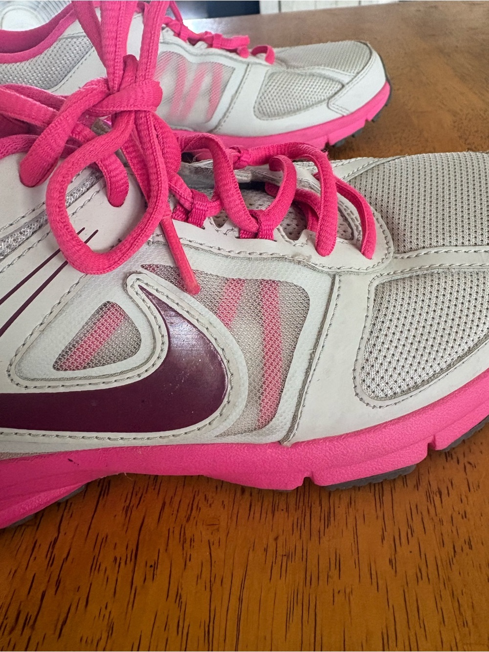 Nike shoes - Picture 8 of 11